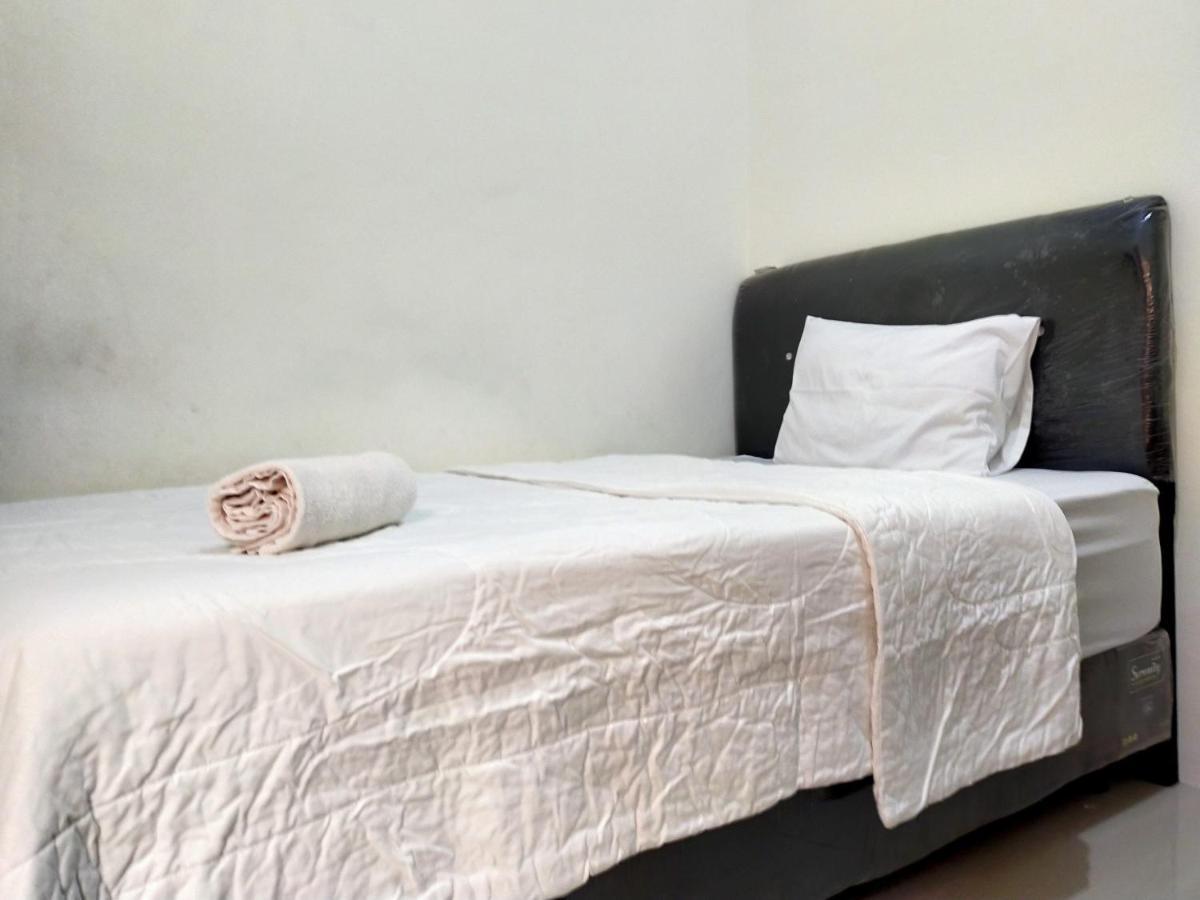 Homestay Danesti Syariah Near Bandara Sultan Hasanuddin Macáçar Exterior foto