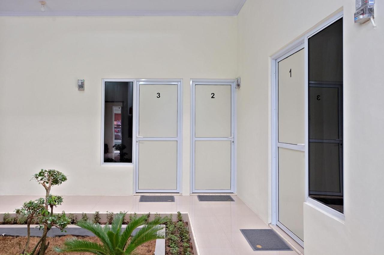 Homestay Danesti Syariah Near Bandara Sultan Hasanuddin Macáçar Exterior foto