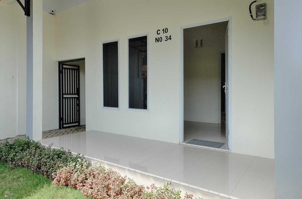Homestay Danesti Syariah Near Bandara Sultan Hasanuddin Macáçar Exterior foto